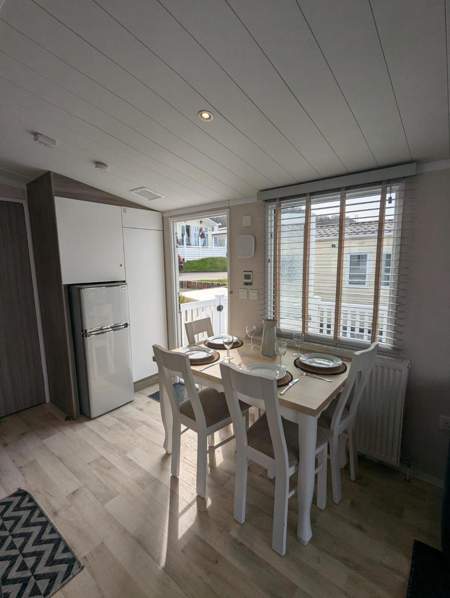 Beautifully Presented Dog Friendly Caravan On Very Popular Littlesea Holiday Haven Park Weymouth Wyke Regis Buitenkant foto