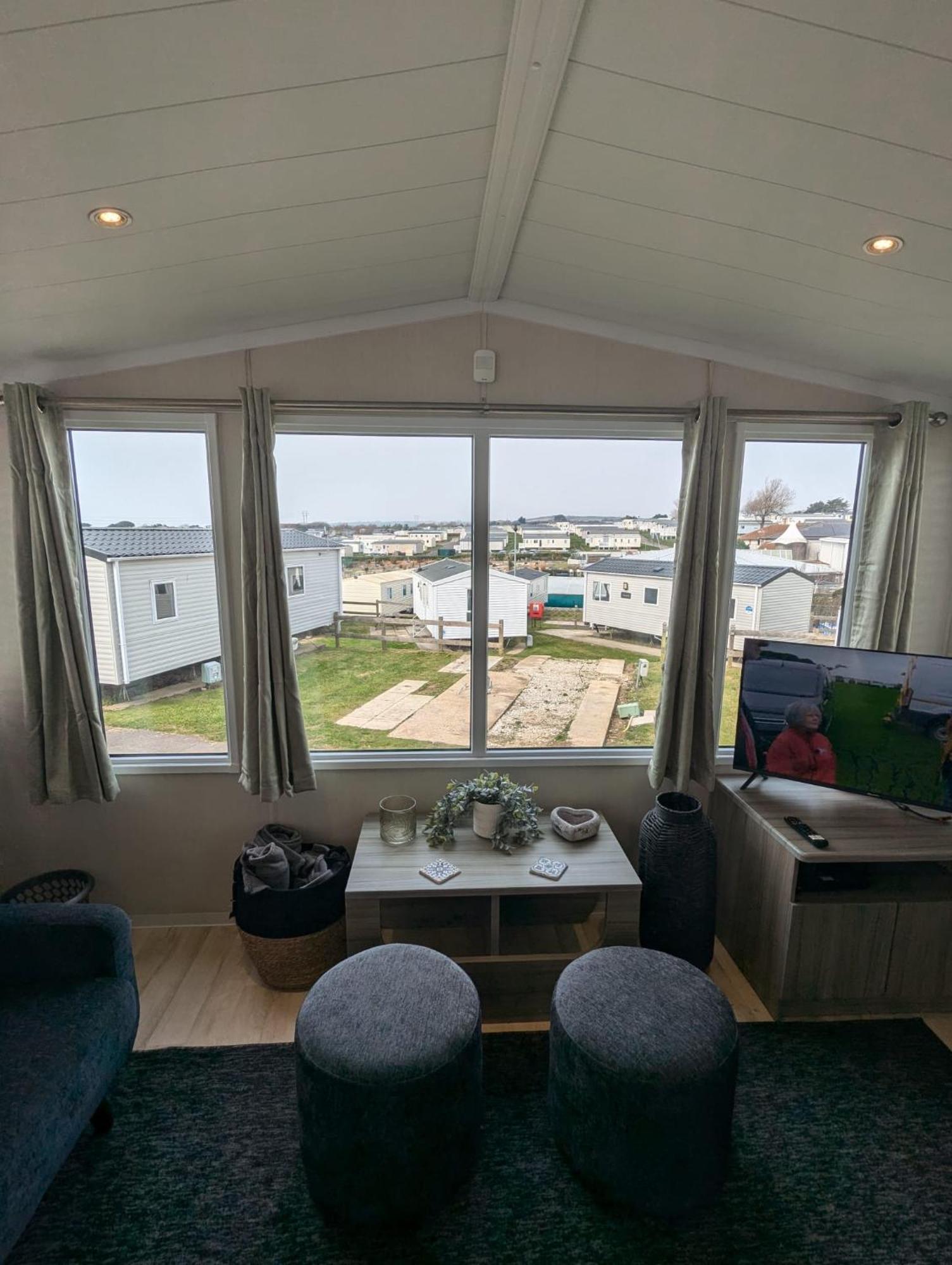 Beautifully Presented Dog Friendly Caravan On Very Popular Littlesea Holiday Haven Park Weymouth Wyke Regis Buitenkant foto